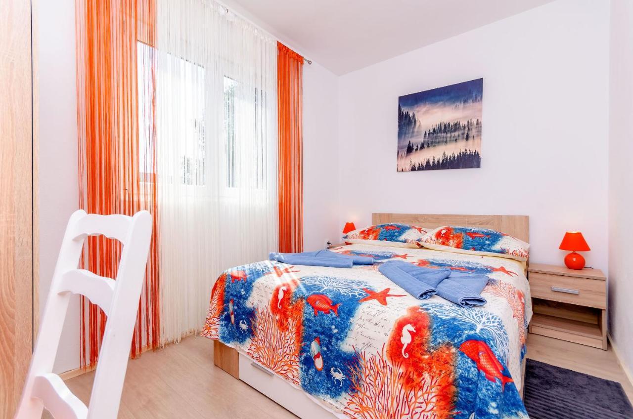 Apartment Snjezana Marina Exterior photo
